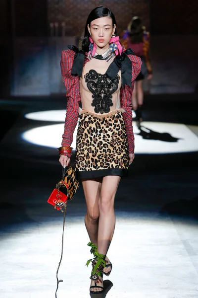 Look 17